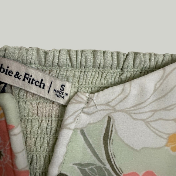 ABERCROMBIE & FITCH Blouse Women Size Small Green Floral 3/4 Sleeves Cropped Top - Picture 11 of 12